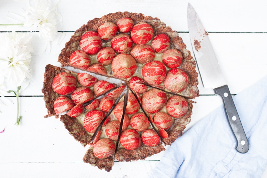 EASY CHOCOLATE STRAWBERRY TART WITH WHITE CHOCOLATE MATCHA GLAZE (V+, CHF, GRF, GF, V, P)