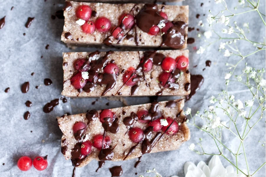 RAW VEGAN COOKIE DOUGH + BERRY BARS (V+, CHF, GF, P, R, GRF)
