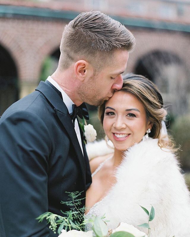 Smiling through the Monday&rsquo;s ✨
.
#laurabodnarphotography #laurabodnarweddings #photovisionprints