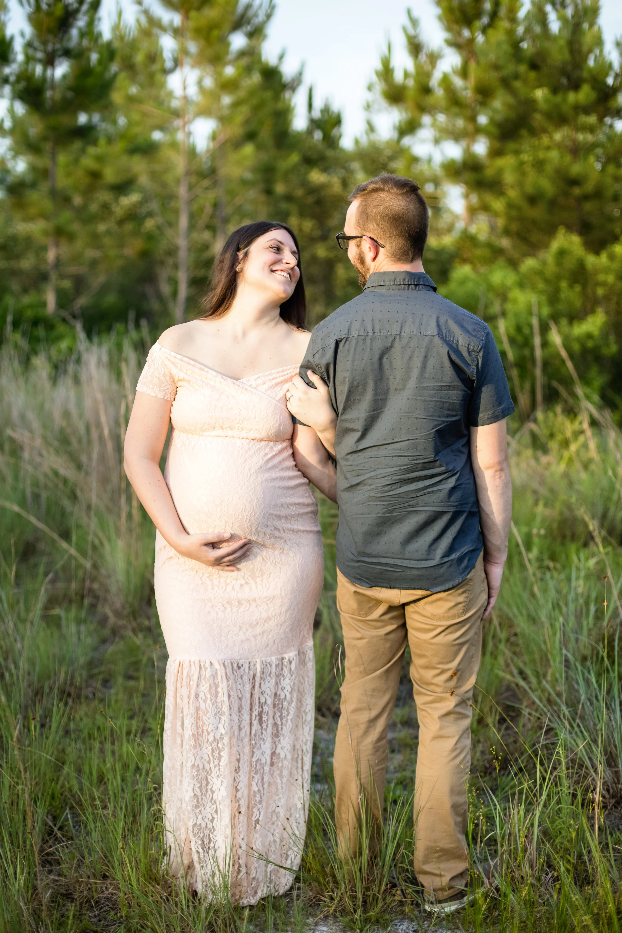 AnneAndChristopherGoldenHourMaternitySession1.jpg