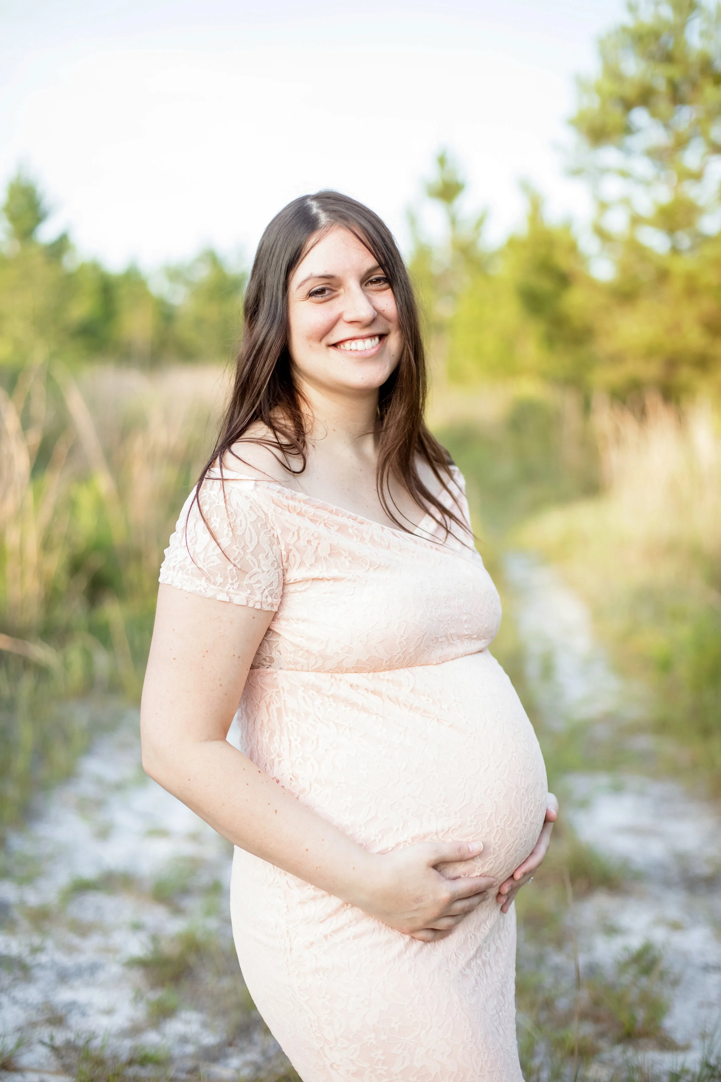 AnneAndChristopherGoldenHourMaternitySession15.jpg