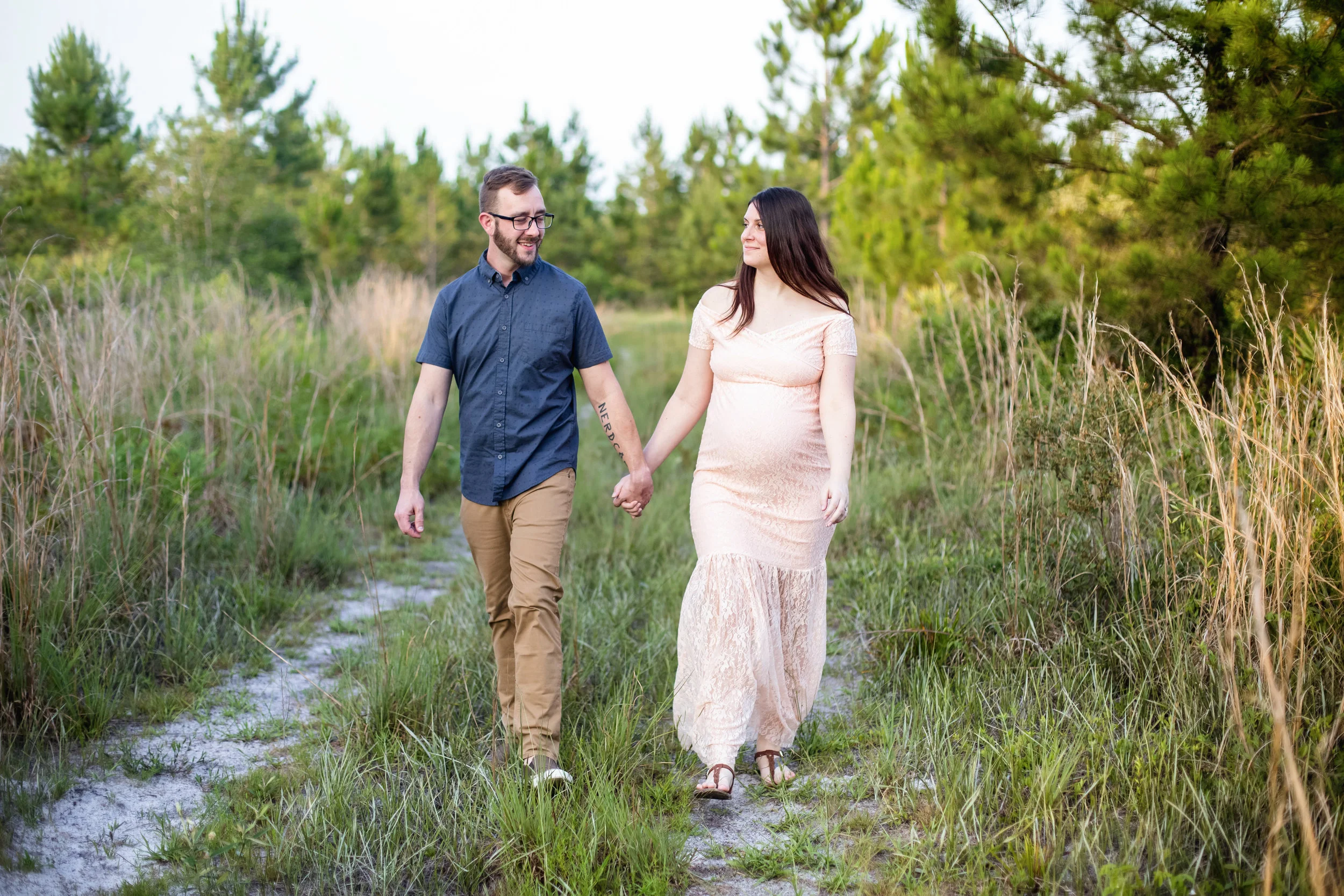 AnneAndChristopherGoldenHourMaternitySession38.jpg
