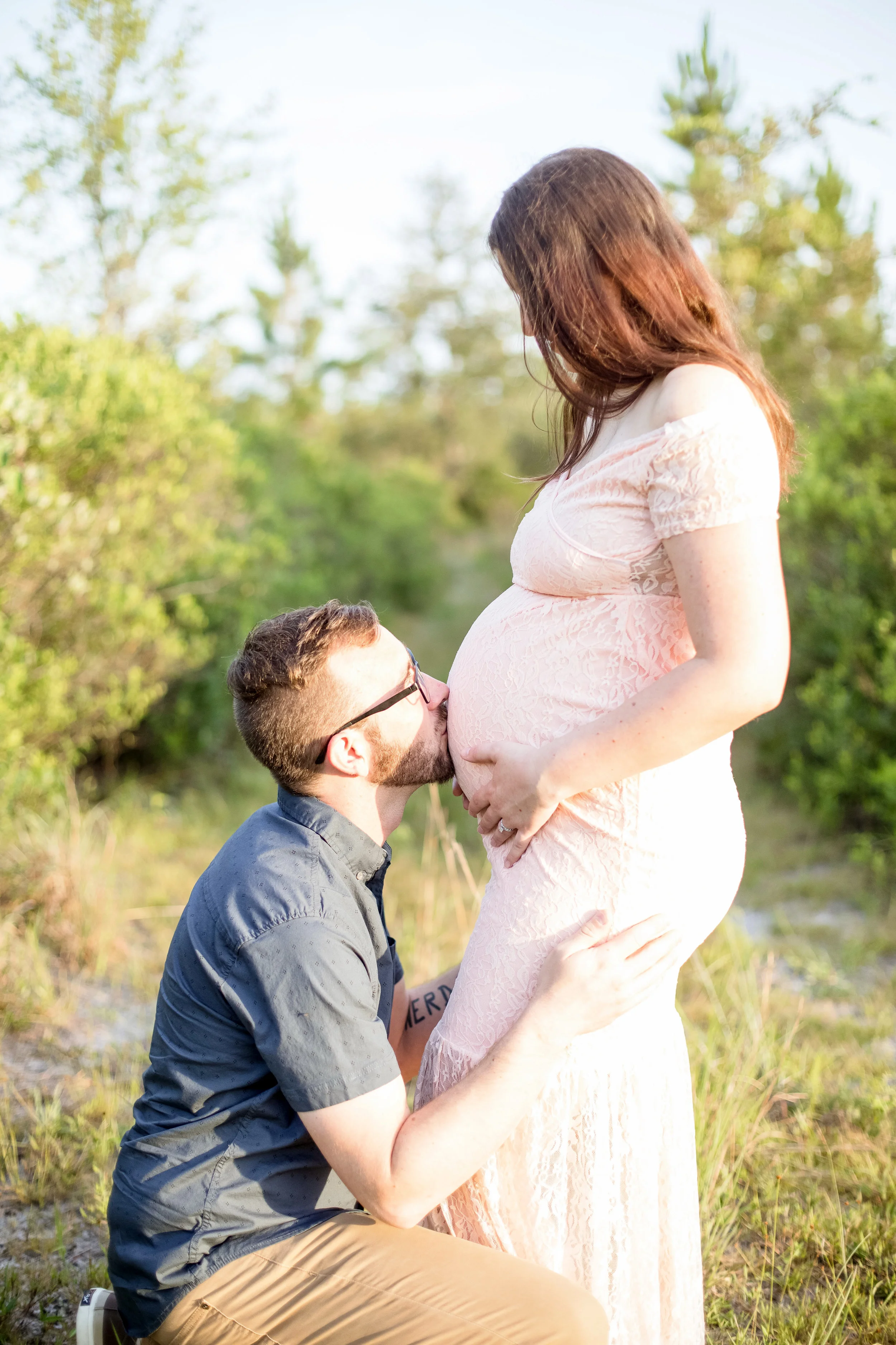 AnneAndChristopherGoldenHourMaternitySession58.jpg
