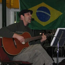 Fernando Holz performing at “Resgatando Talentos”