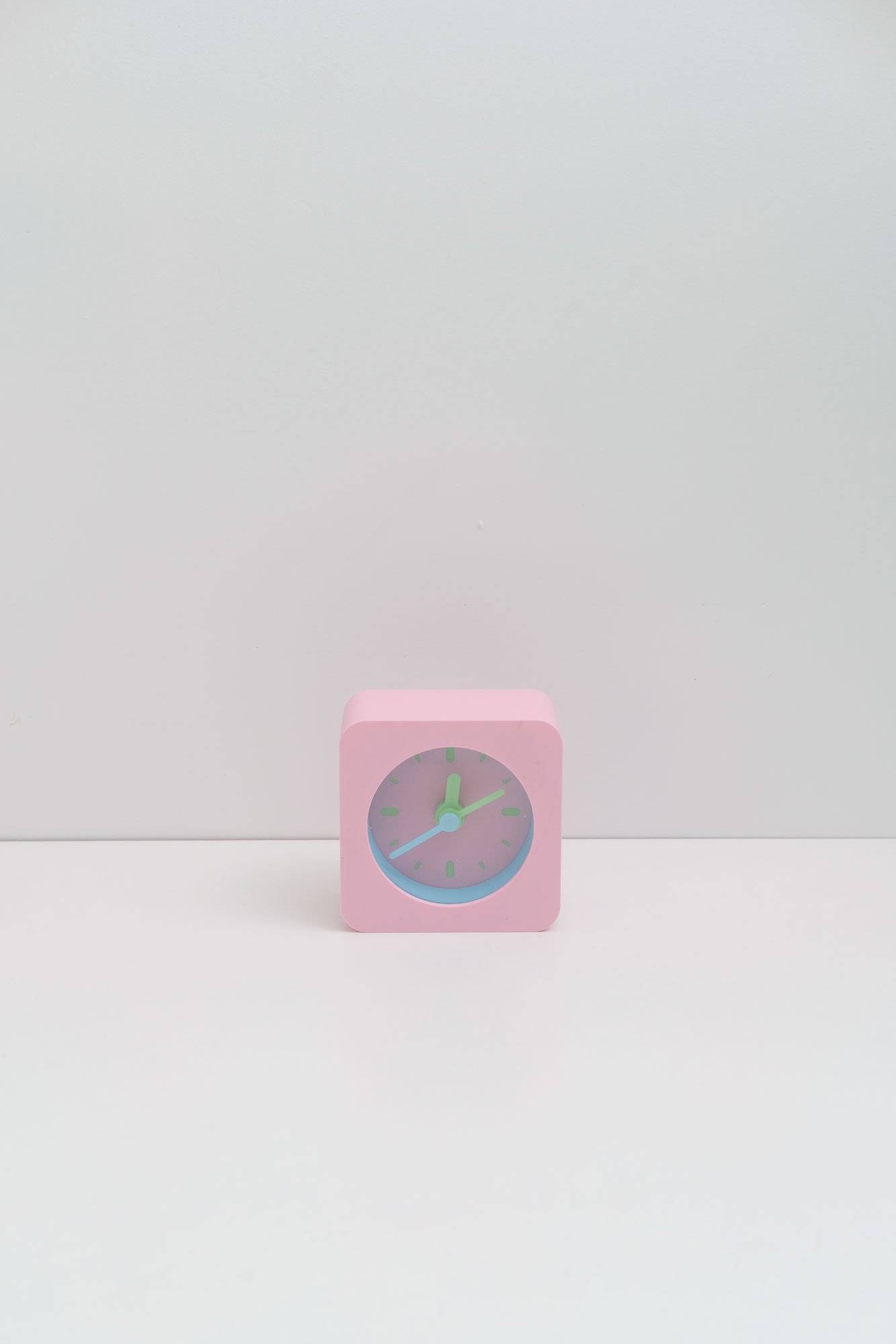 Daniel-Emma-Desk-Clock-Pink-1-Web.jpg