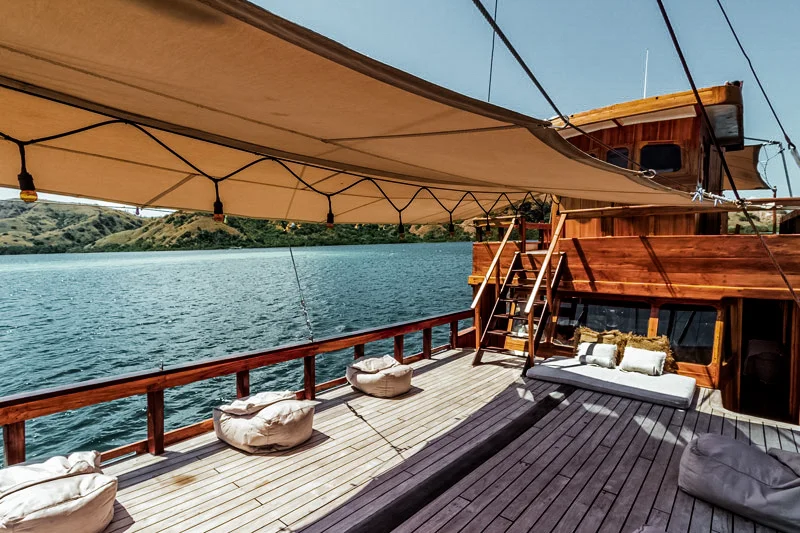 KELANA PRIVATE BOAT CHARTER TO LIVEABOARD IN KOMODO ISLANDS