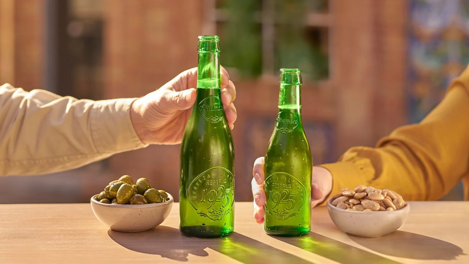 FjhkvBWUoAAA-Hb 2.JPEG