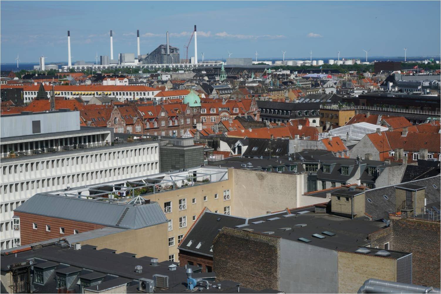 Amager_bakke_plant_view_from_city_centre.jpg