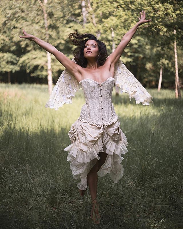 Get you a model who can jump with the grace and style that Nadine does. 😍
.
In the frame: @nadinebrigitte
Hair, makeup, styling, wings: Sparrow
.
More on the blog :) link in description.
.
.
.
#portrait #creativeportrait #portraitphotography #photog