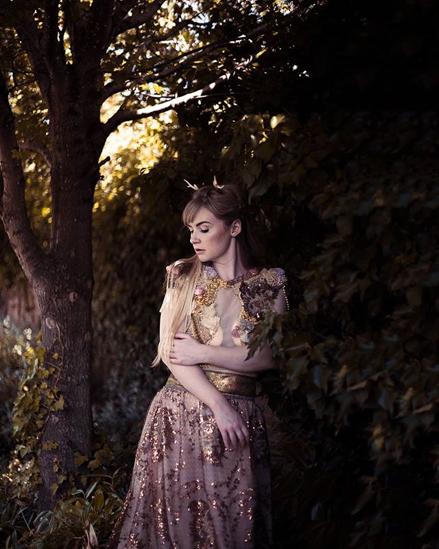 I hope to take photos in real autumnal leaves soon. For now, these will do just fine. :)
.
Production: @tomandtheflowers
Model: @missrosielea
Hair and makeup: @nicoledawnmua
Antlers: @costureroreal
Dress: @general_guerisse
.
.
.
#portrait #creativepo