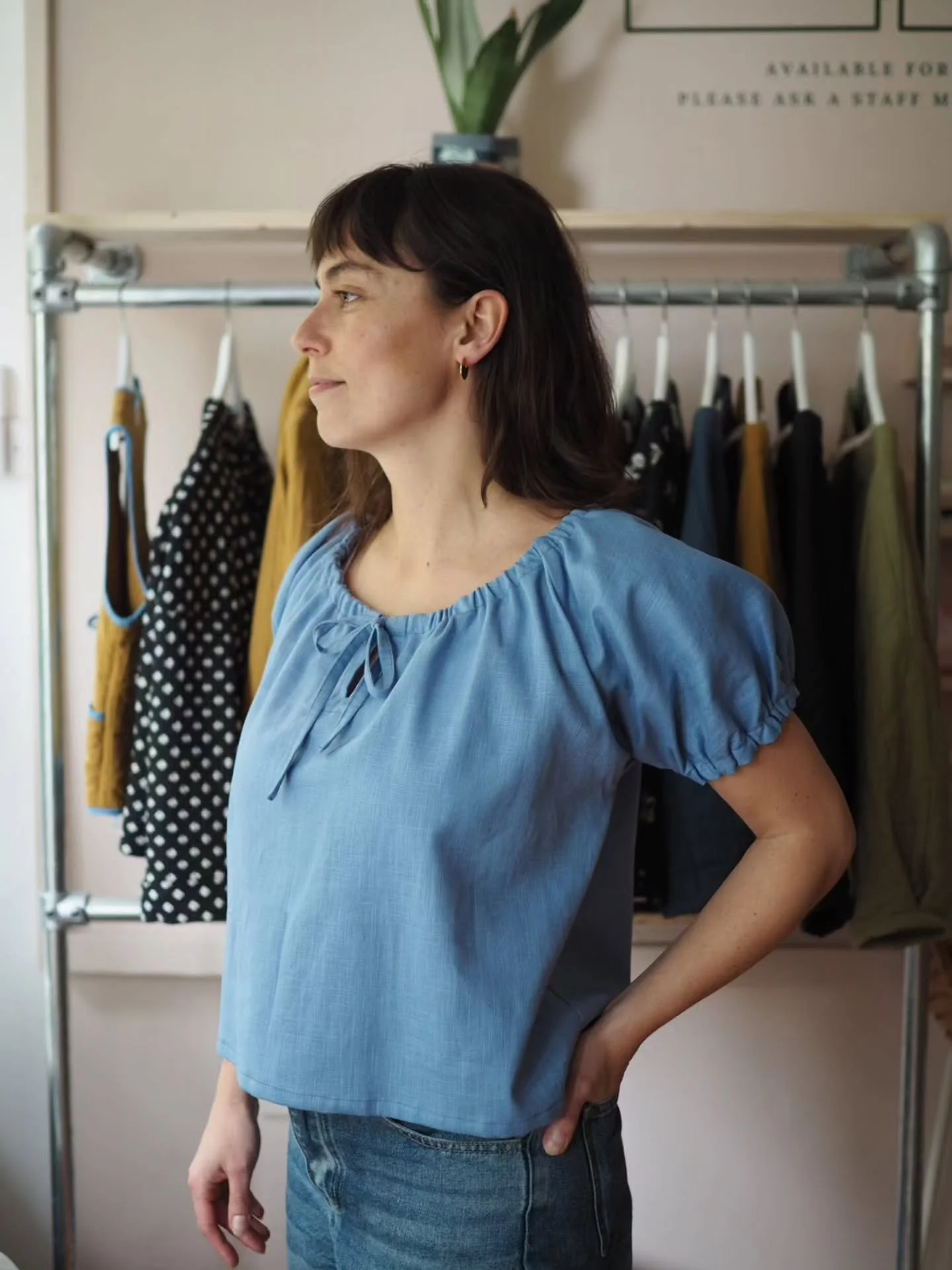 We introduced our Charlie sleeveles top last summer and you loved it, so we've added the same style but with sleeves to our range. It's a slightly oversized fit with an adjustable drawstring neckline, and the sleeves feature a loose gather for comfor