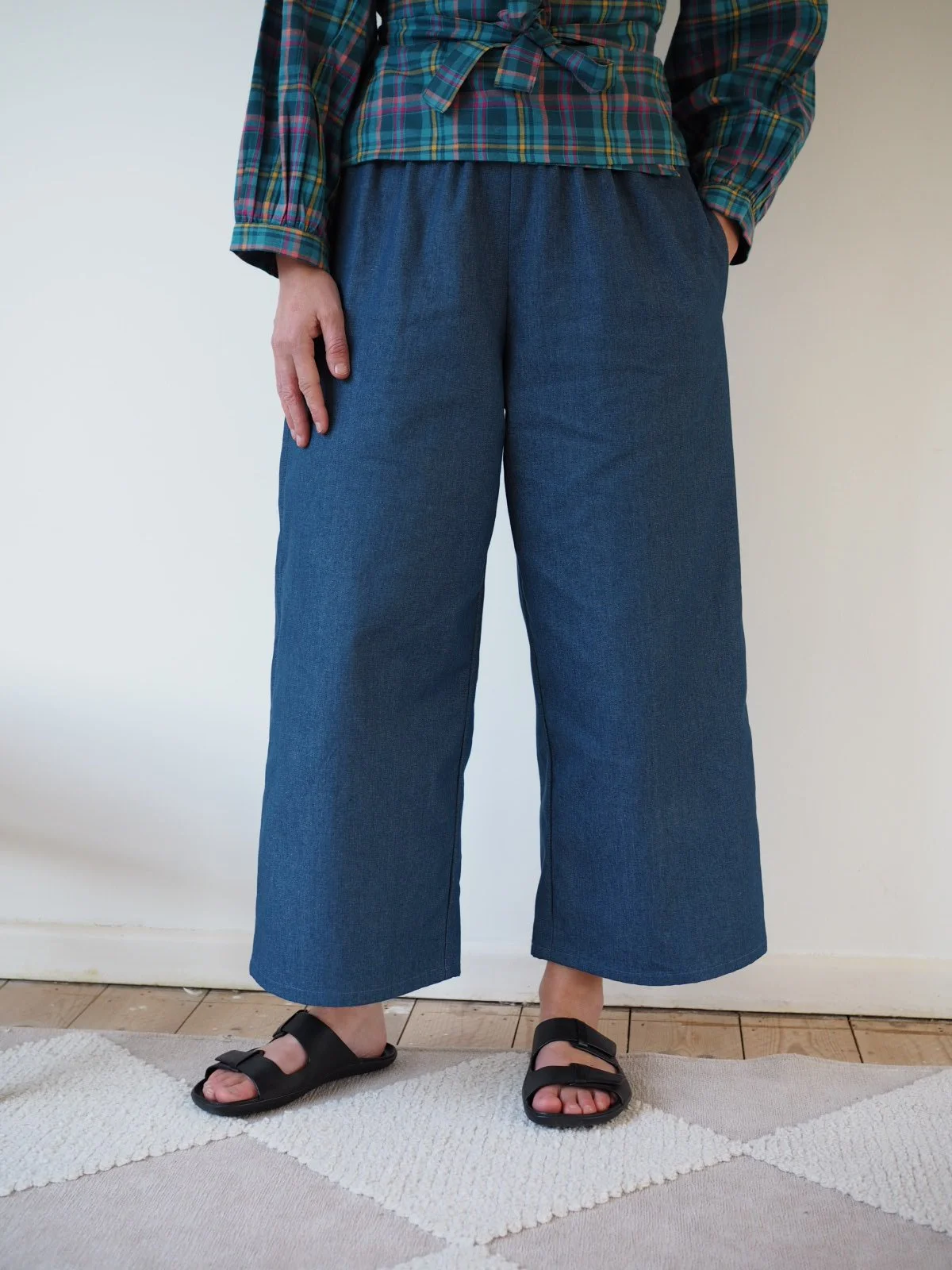 Amber Wide Leg Crop Trousers - Mid Wash Denim - All Sizes