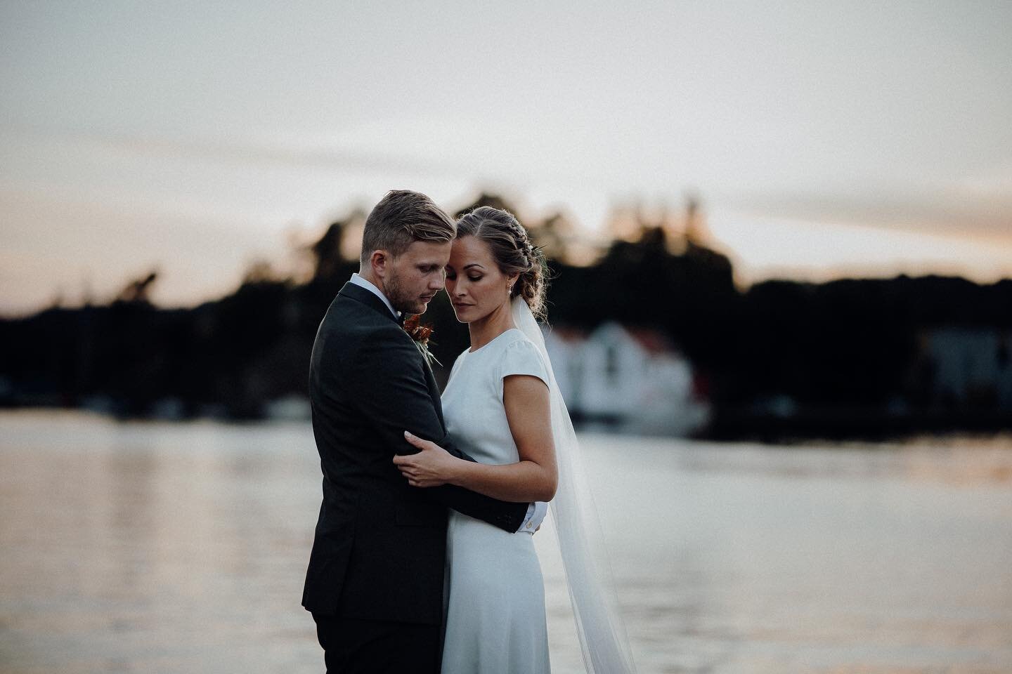 Helga + Rikard✨

Se det utrolig fine og myke kveldslyset som var i Egersund i denne septemberkvelden😍