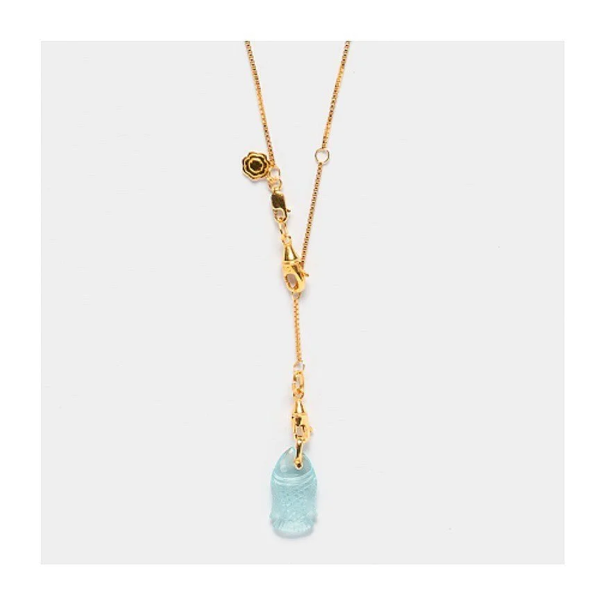 DAG 🐠👁️ poisson en verre d’aigue marine / verre de tourmaline rose, oeil en rubis et argent plaqué or.
Le poisson sert de talisman protecteur contre le mauvais œil dans plusieurs cultures, notamment au Proche-Orient et en M&eacu