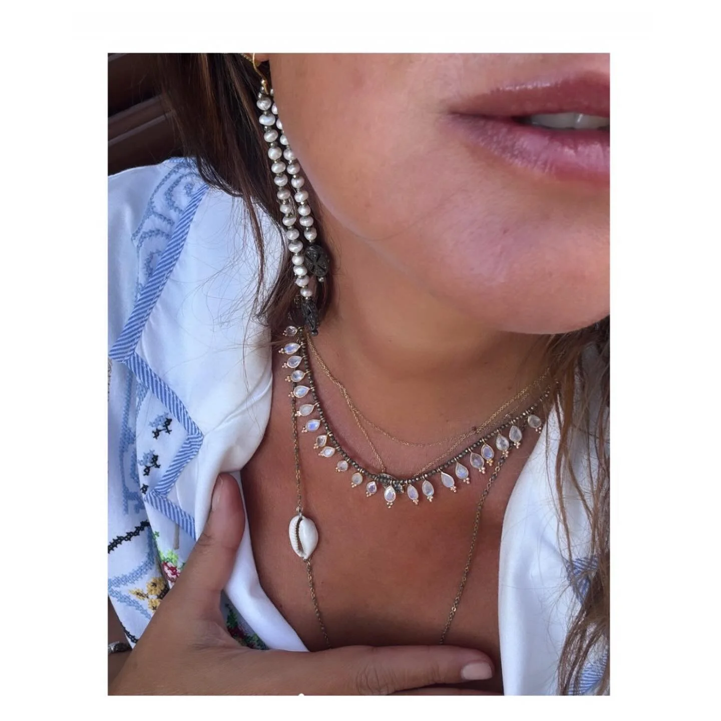 ROSALBA Pyrites et bindies labradorites blanches ( => swipe) 🩶 || FW 25/26 📷 @goodbye.studio Special thanks to Oriane & Andrea