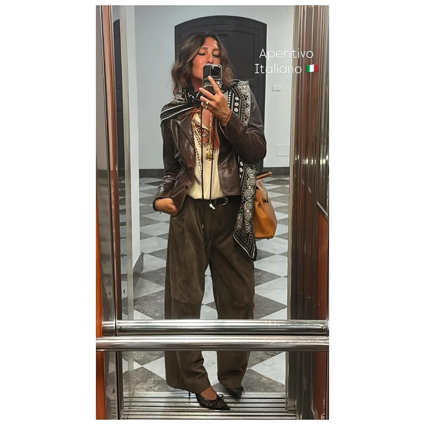 Et voil&agrave;, on ressort les ch&acirc;les, les vestes en cuir et les slingback pour les aperitivi italiens de Novembre.. on y est.. 🇮🇹 🍁🍂 #br2019oodt