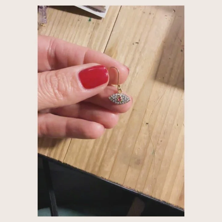 BLACK FRIDAY ✨ Le plus joli cadeau de No&euml;l🎅🏻🎄 AYIN DIAMANTS OR RUBIS mono earring. A porter &agrave; chaque trou de votre oreille.. remis&eacute;e comme toutes les r&eacute;f&eacute;rences de notre site ( A part nouvelle collection) ces jours