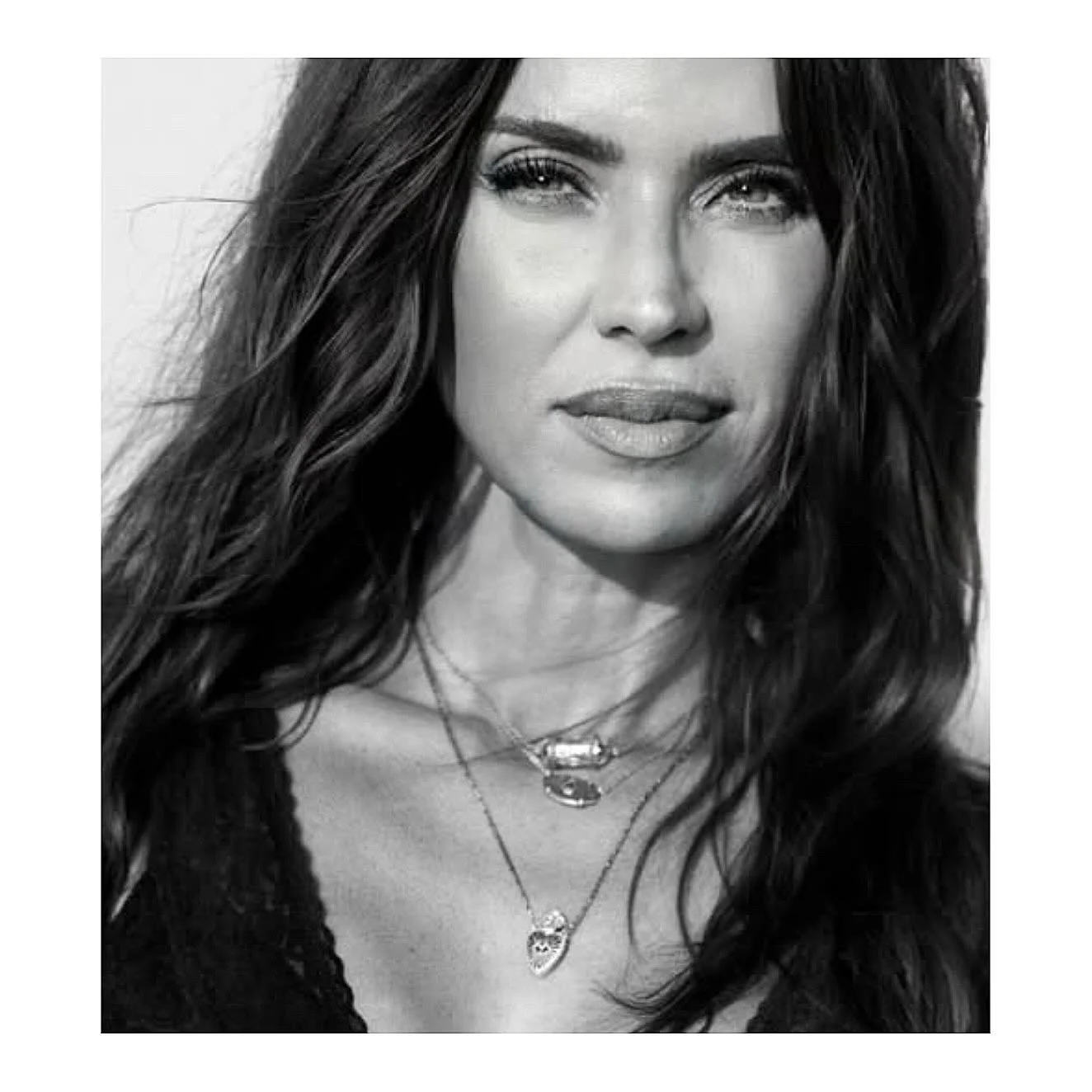 #vousetvosbrbijoux ✨ La beaut&eacute; de nos fid&egrave;les clientes&hellip; @ginielineoff beaut&eacute; folle, ins&eacute;parable de ses BR bijoux&hellip; A son cou, AYIN, SEFER mini medium et BR coeur sacr&eacute;. Merci pour ta fid&eacute;lit&eacu