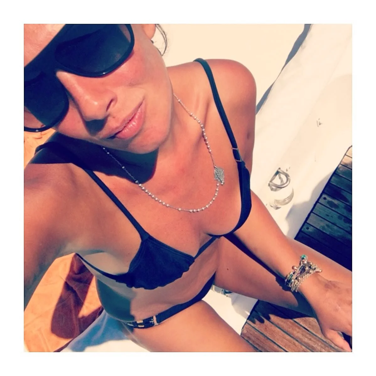 2016 ✨ 
Il y a 10 ans&hellip;
1/2/3 : J&rsquo;aimais d&eacute;j&agrave; les m&ecirc;mes sempiternels selfies &agrave; la mer o&ugrave; je passais ma vie 🧜&zwj;♀️
4/5/6/7/8/9 : J&rsquo;avais des b&eacute;b&eacute;s de 1 et 3 ans qui me prenaient beau