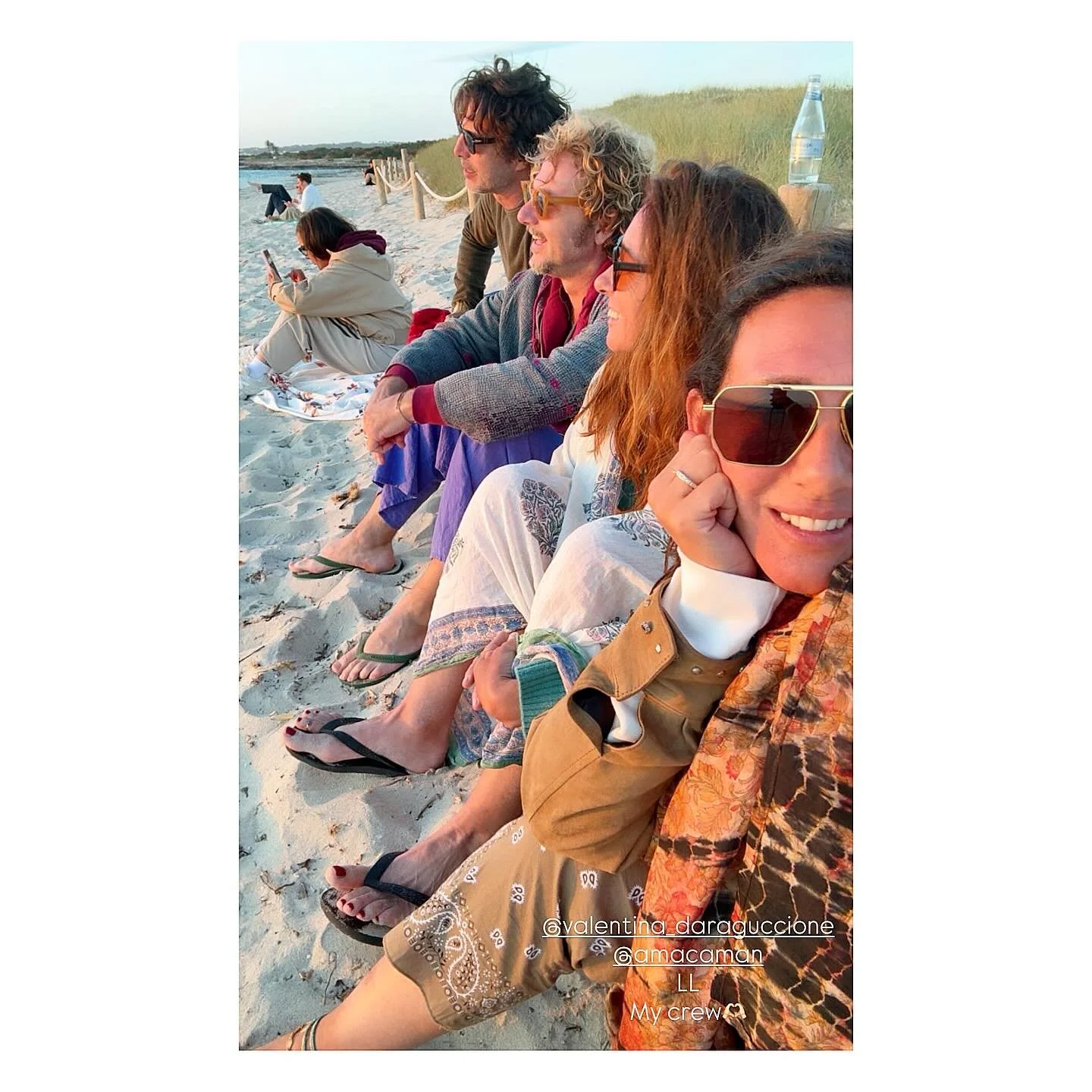 50 🌟 Une &icirc;le, des amis-amours, des bains de mer dans l&rsquo;eau glac&eacute;e sous le soleil, des coquillages et des fleurs, des tortillas, des couchers de soleil, des fous rires &agrave; t&rsquo;en couper le souffle et vos centaines de messa