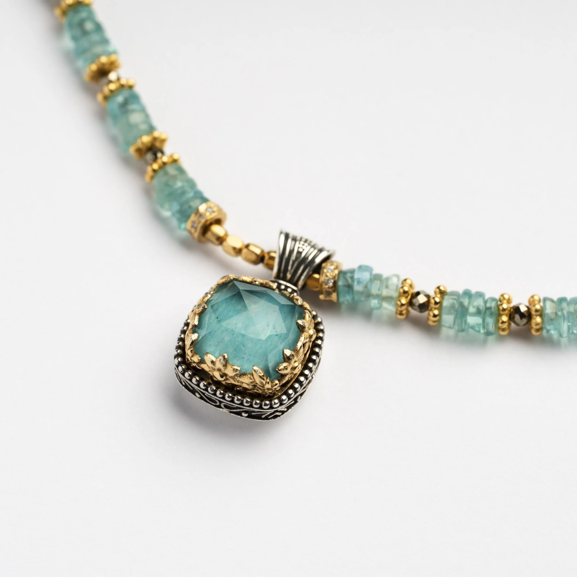 AZZURA MEDAILLON (2).jpg