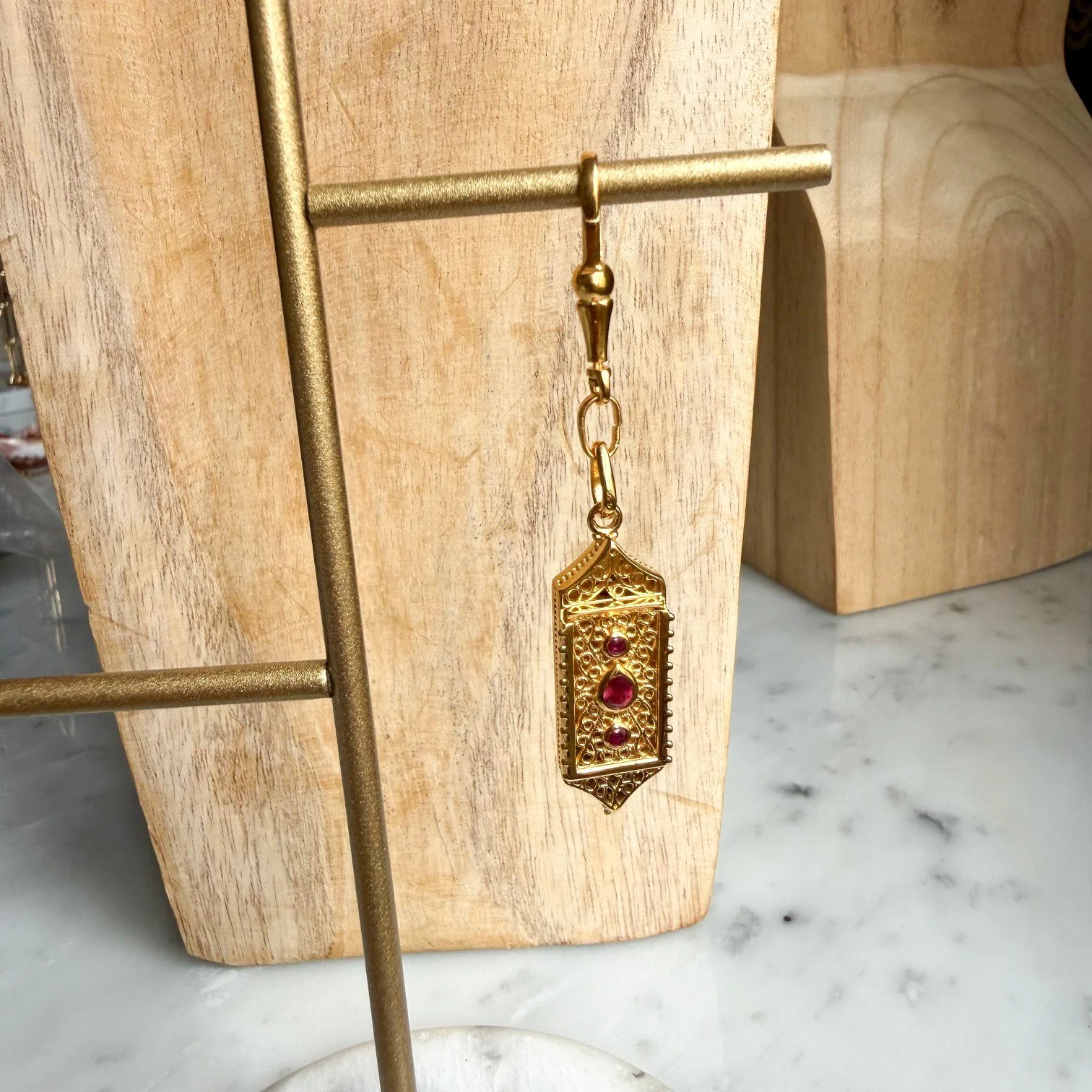 BR CHARM SEFER BETH Rubis