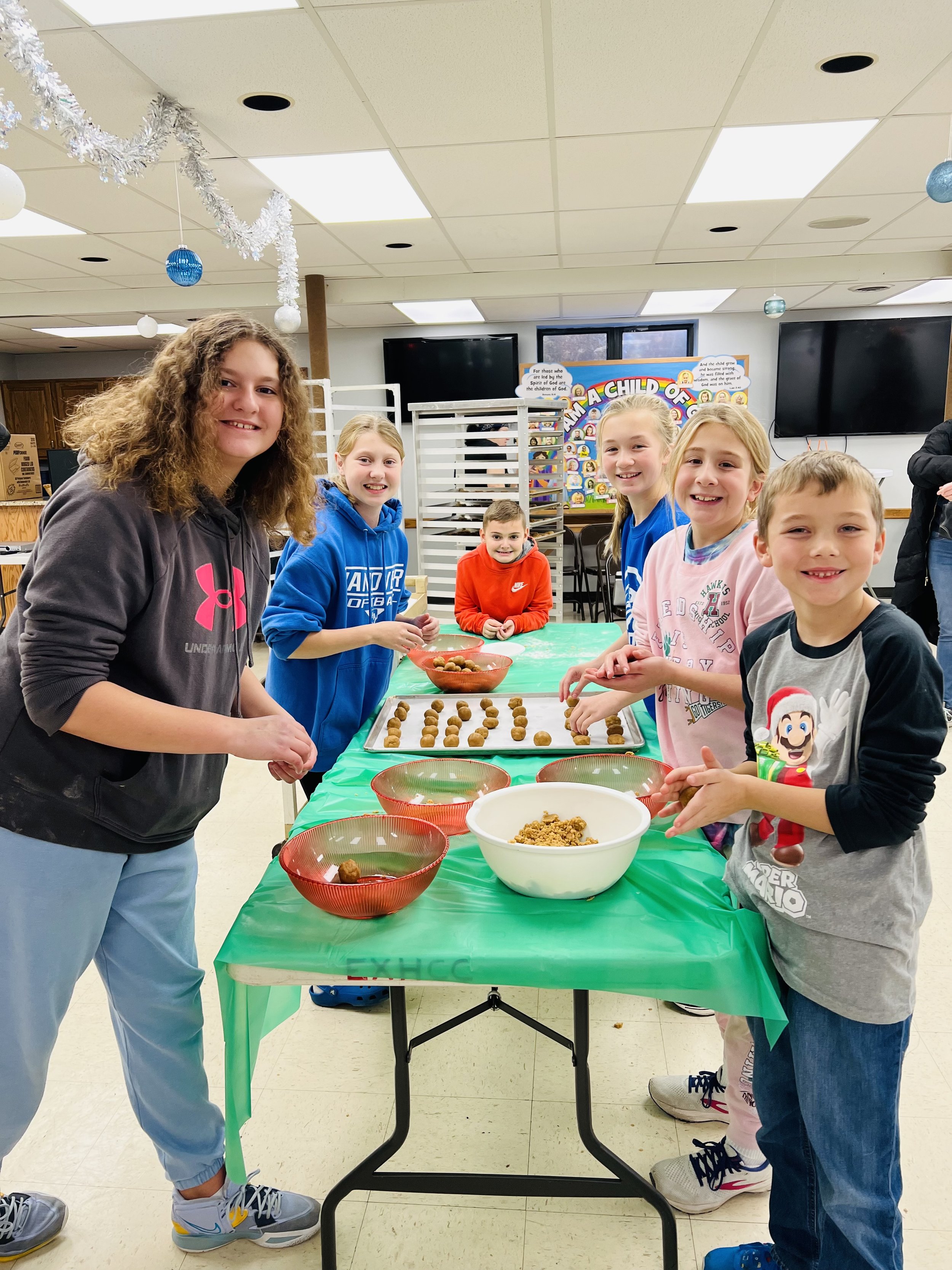 Youth Volunteers Cookie Walk 2.jpg