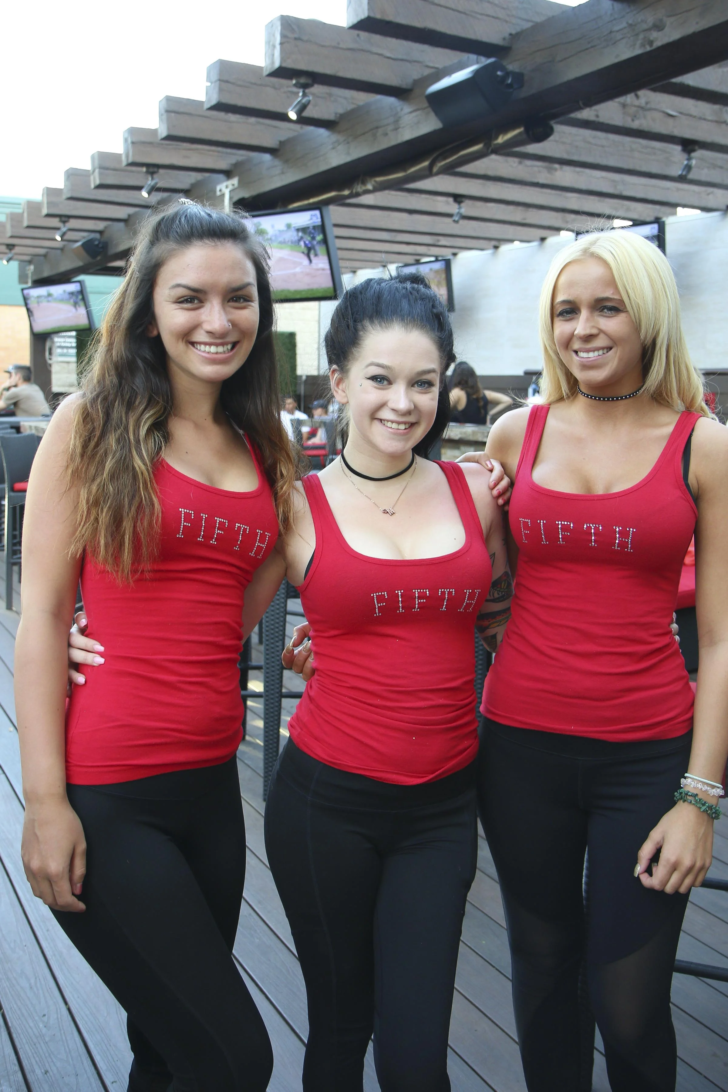 Fifth Ave Patio 051817-3510.jpg