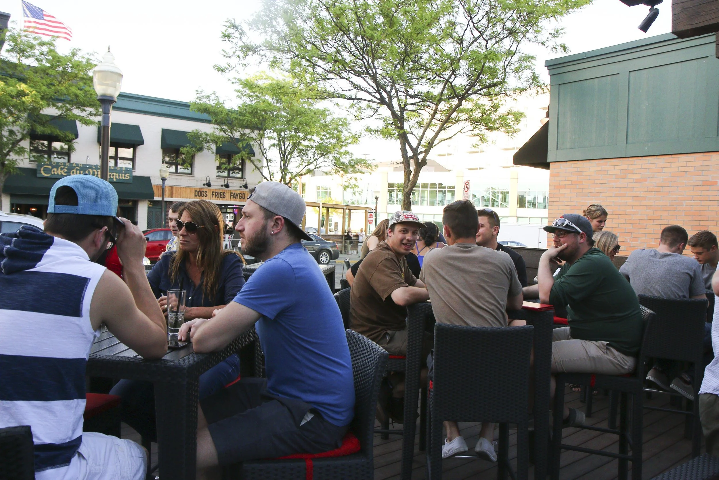 Fifth Ave Patio 051817-3648.jpg