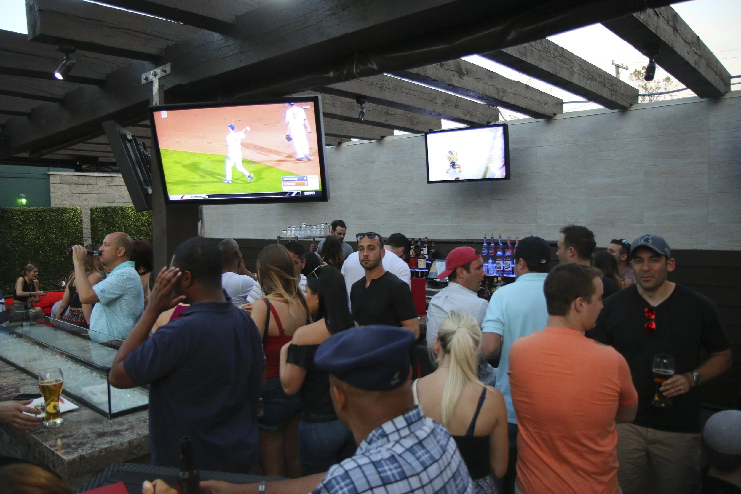 Fifth Ave Patio 051817-3895.jpg
