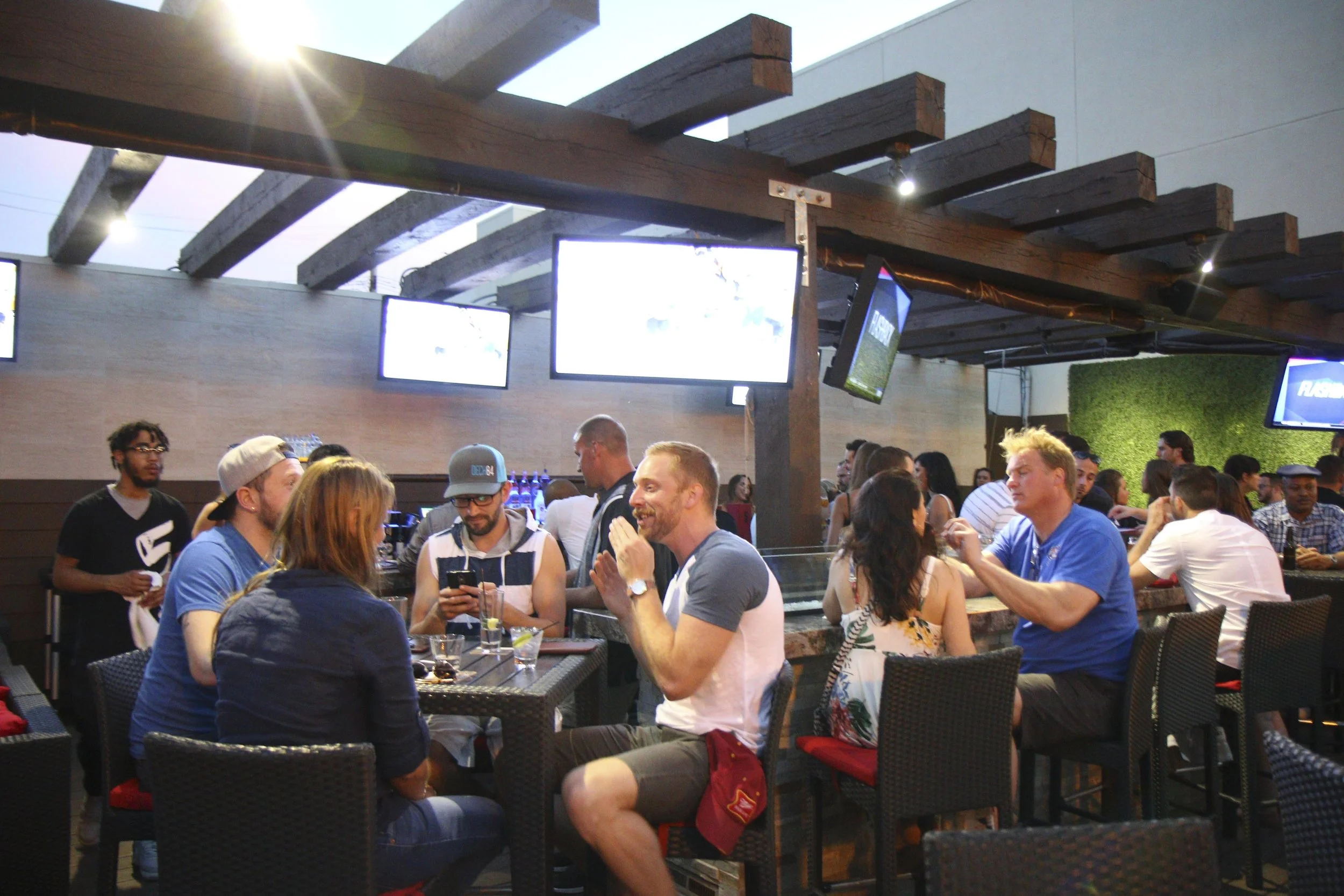 Fifth Ave Patio 051817-4026.jpg