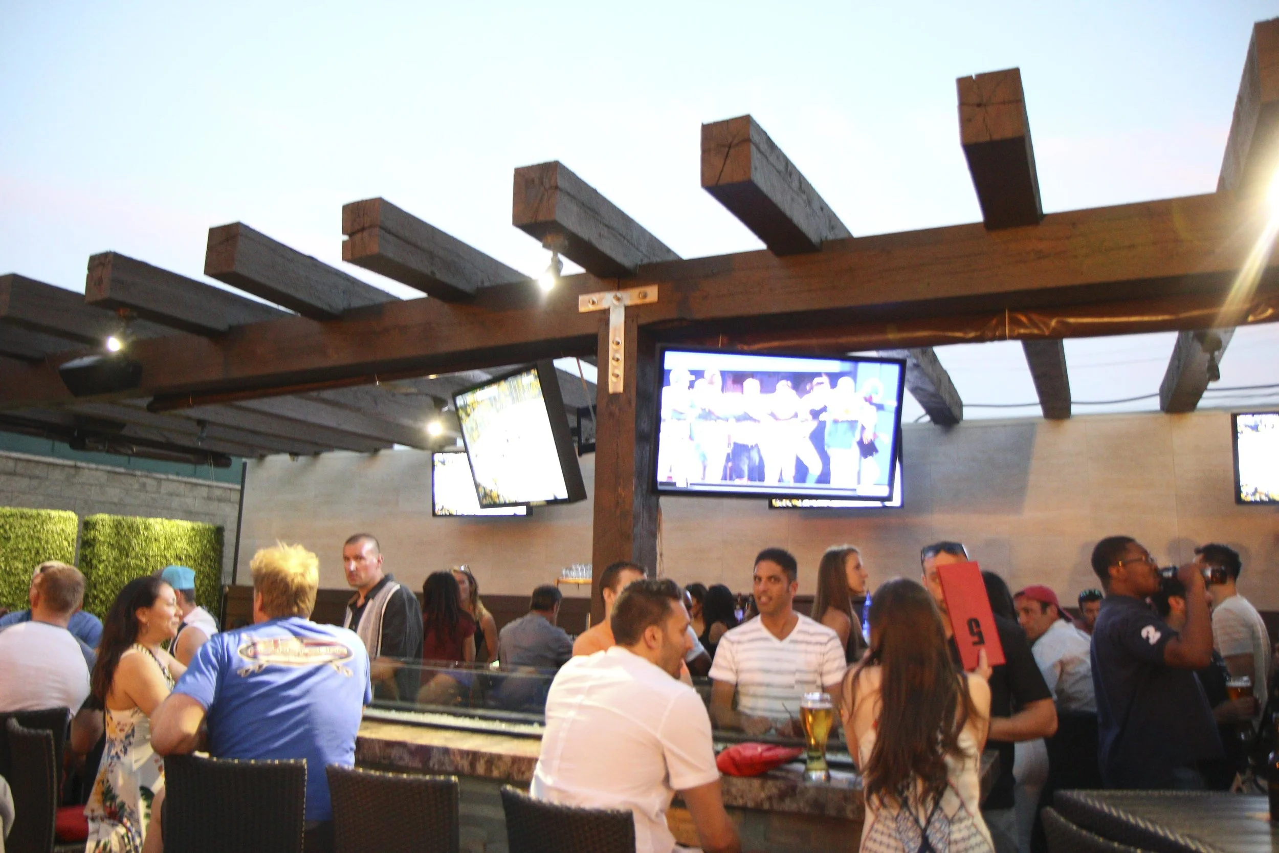 Fifth Ave Patio 051817-4030.jpg