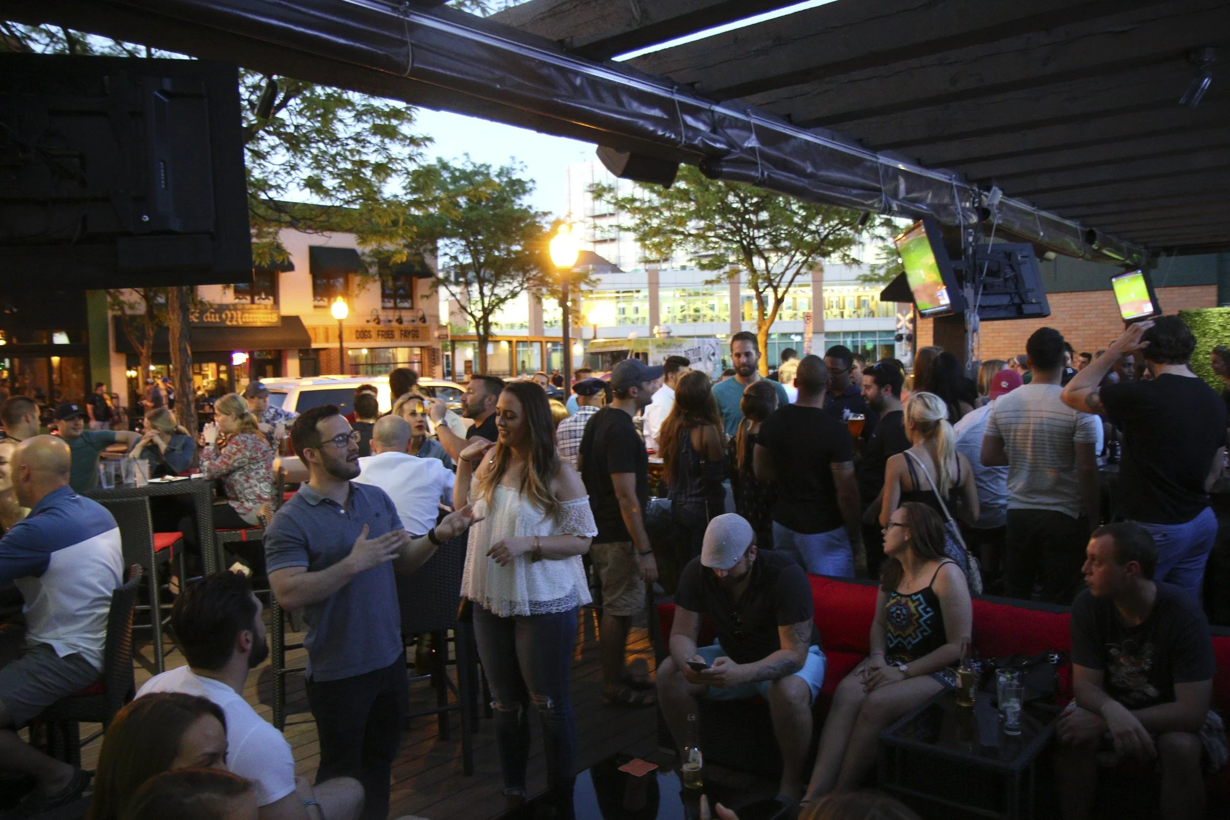 Fifth Ave Patio 051817-4054.jpg