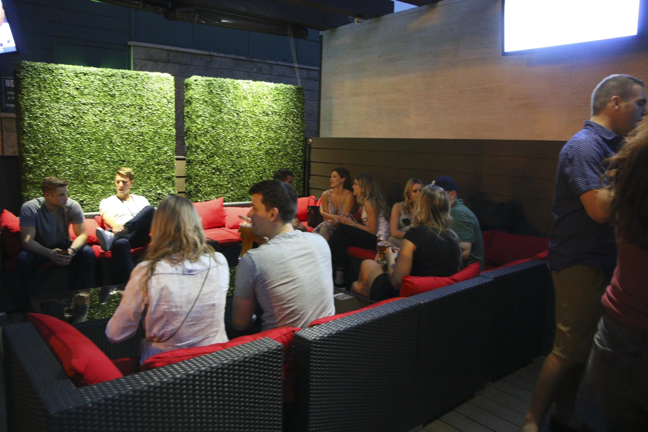 Fifth Ave Patio 051817-4082.jpg