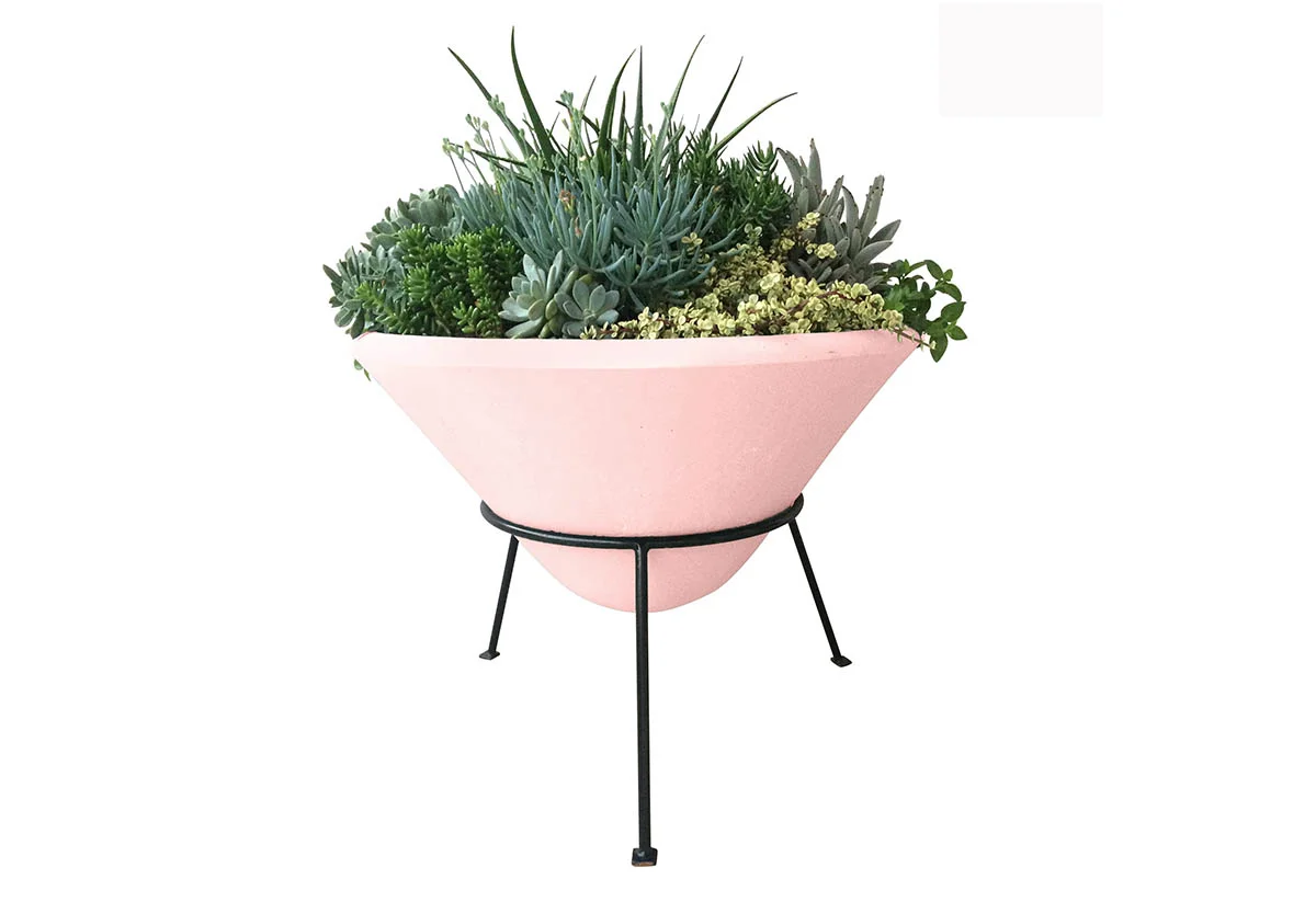 Sputnik_Pot_Steele_Frame_Lge_Pink_Clay.jpg