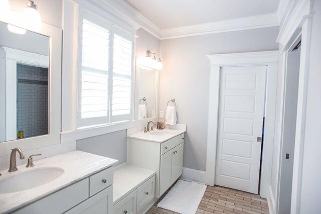 A picture perfect Jack n Jill bathroom. Lots of homes coming on the marketing lately, reach out if you'd like to see any. ⠀⠀⠀⠀⠀⠀⠀⠀⠀
#atlantarealestate