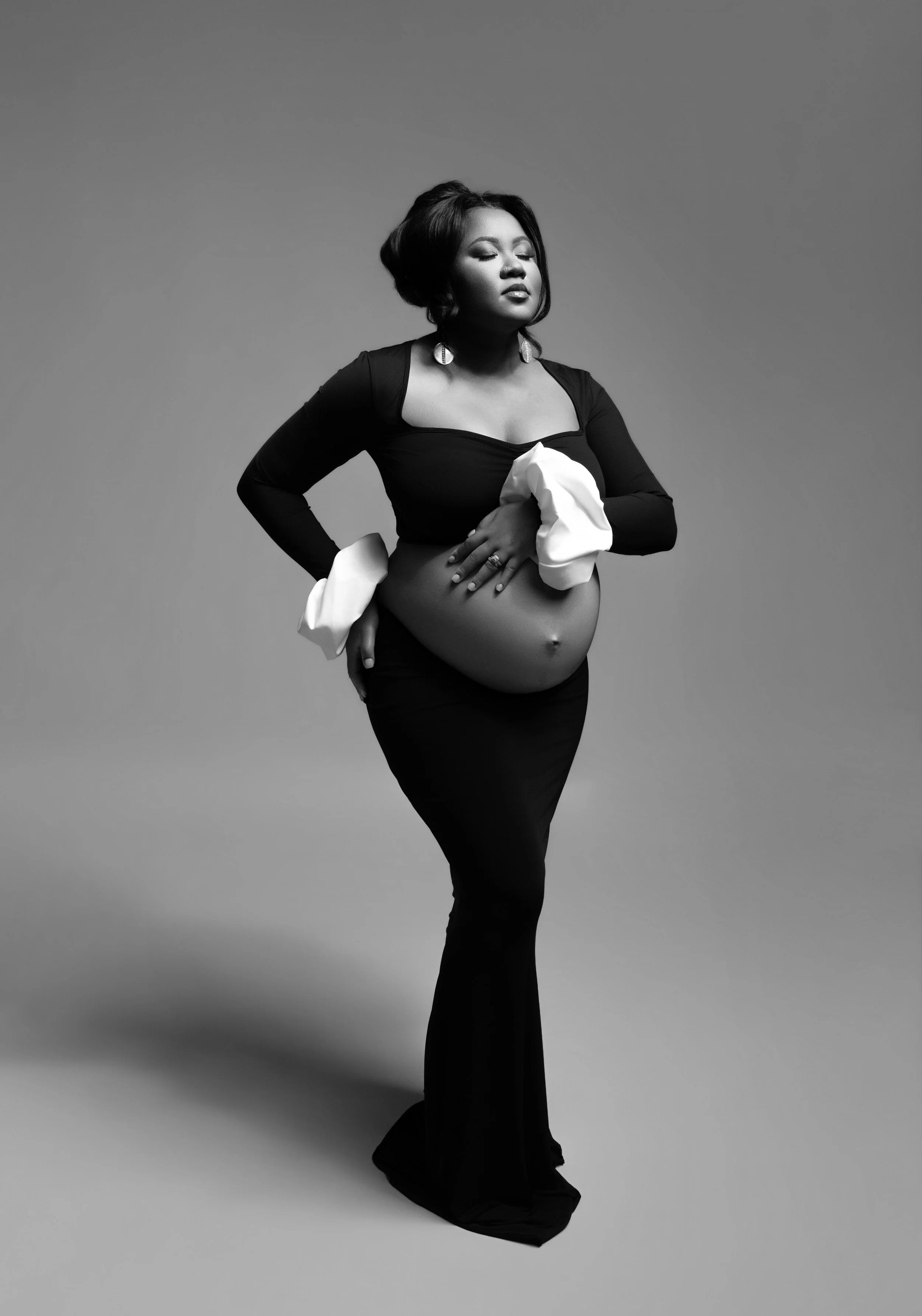 black-and-white-maternity-photography-dallas-fashion-gown.jpg