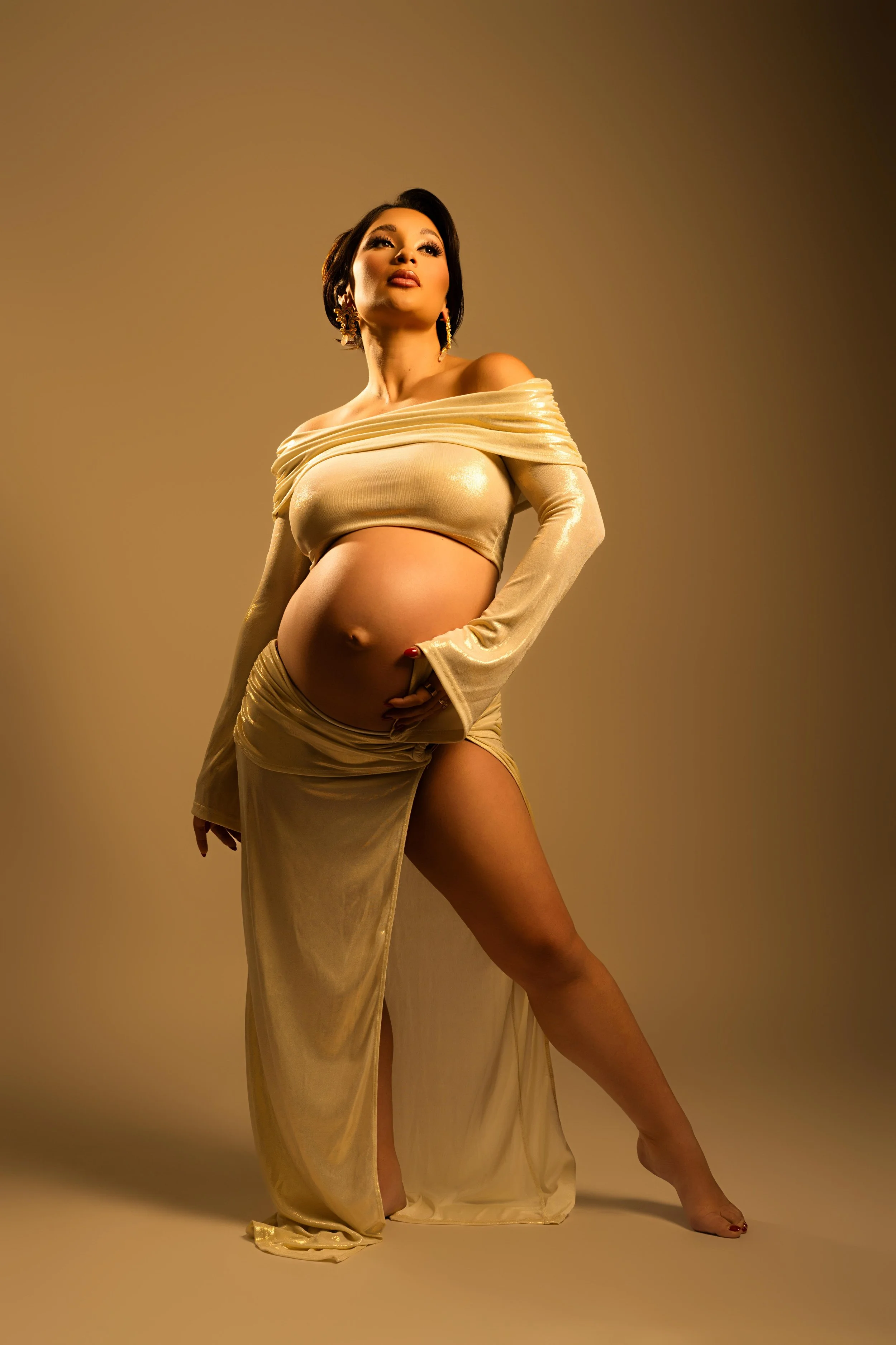 dallas-luxury-maternity-photography-gold-fashion-look.jpg