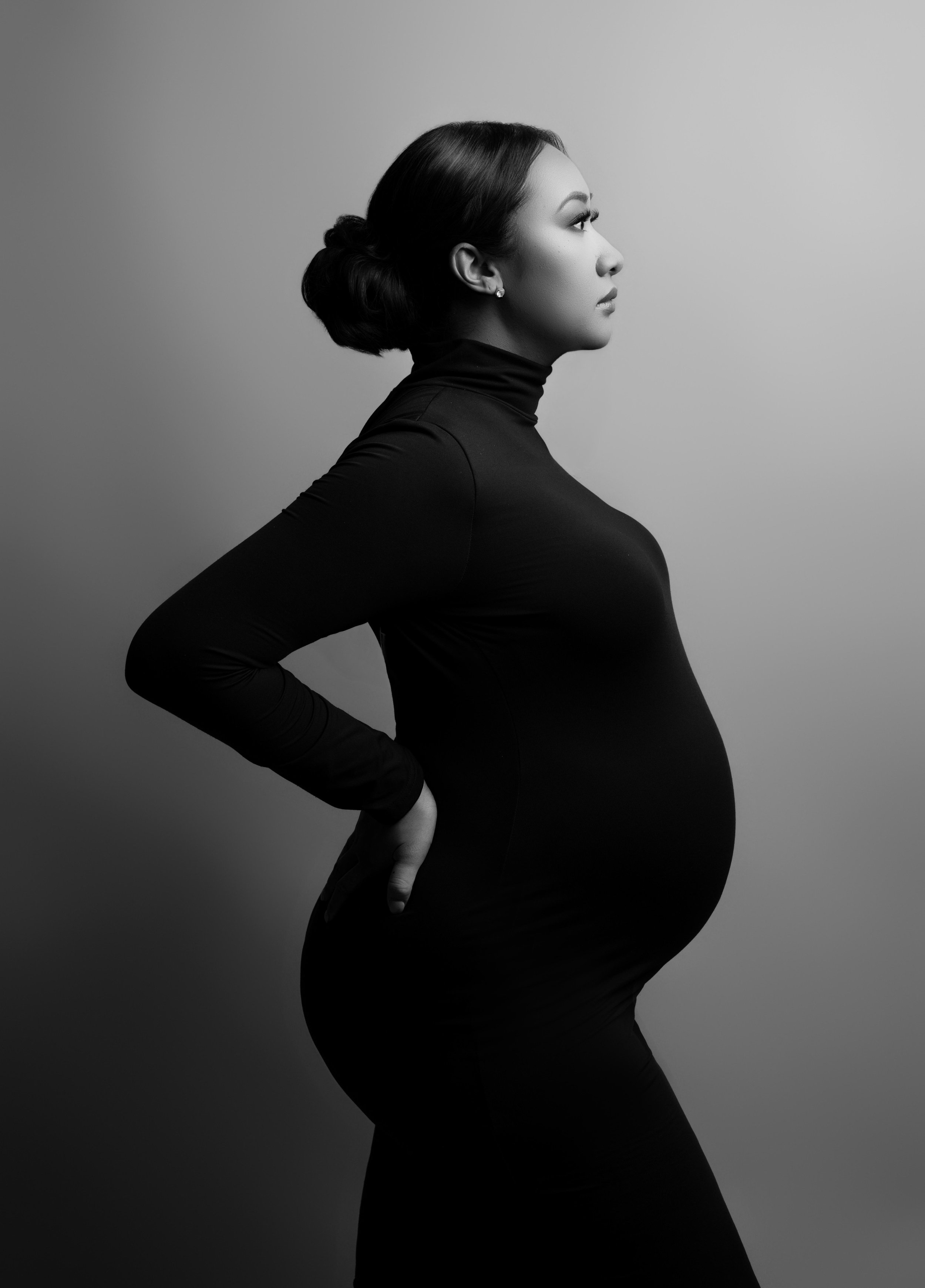 dallas-maternity-photographer-black-white-profile.jpg