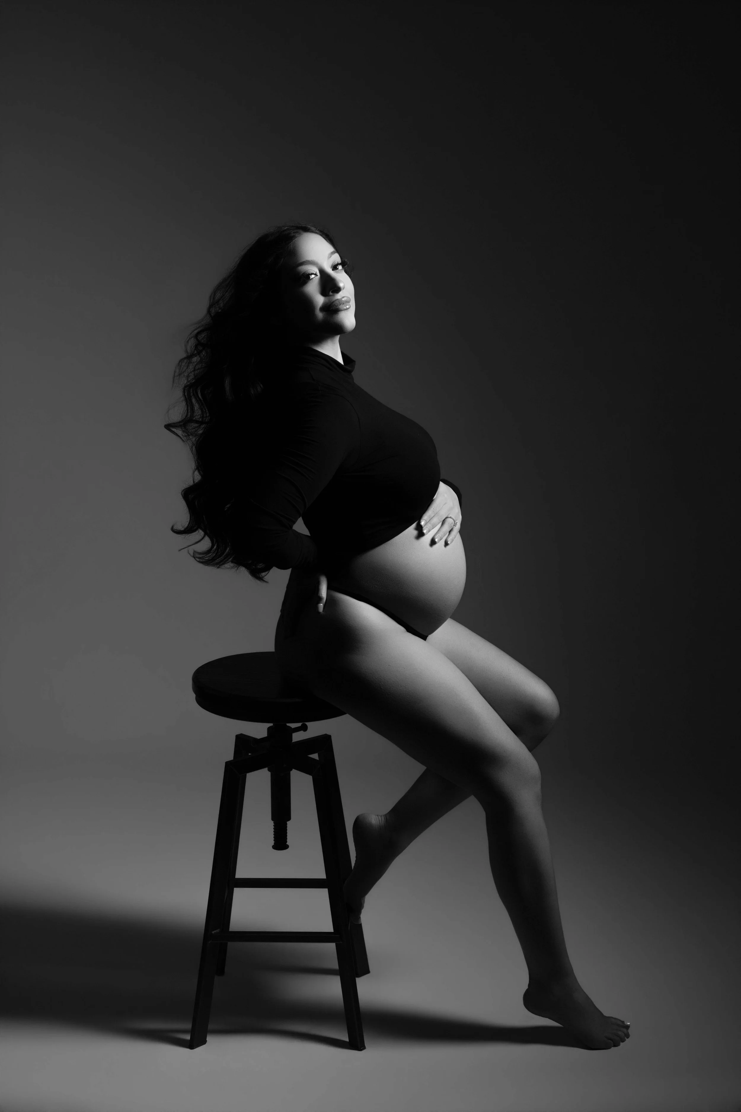 carrollton-fashion-maternity-photographer-black-and-white-portrait.jpg