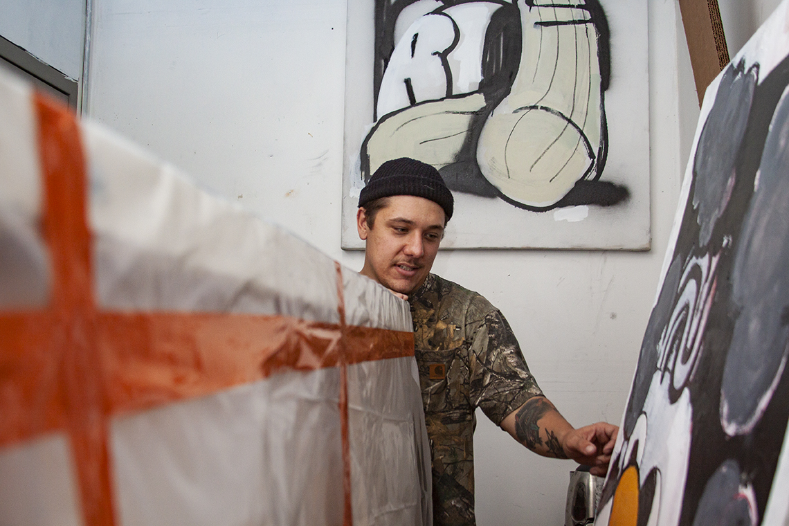 Bay Area artist, Erik Bender, in his studio. Photos by L. Herrada-Rios