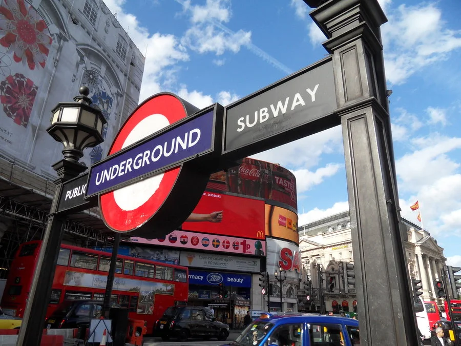 piccadilly_underground_by_ddabug-d3i6qed.jpg