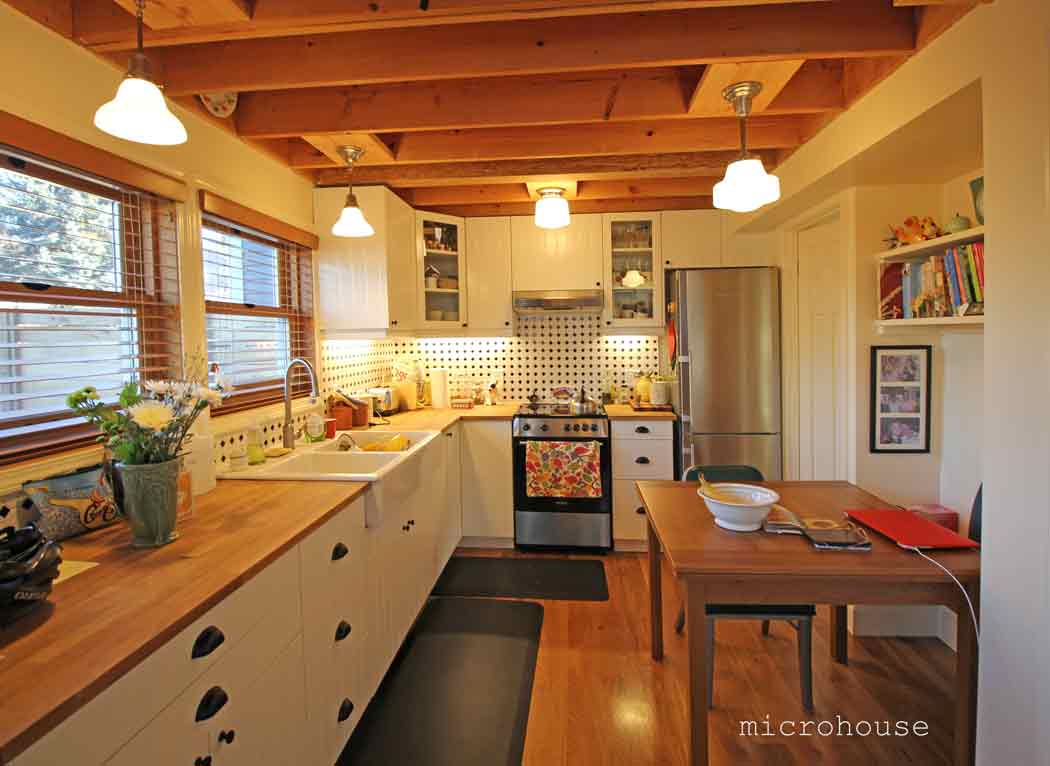 ballard-cottage-kitchen-sm.jpg