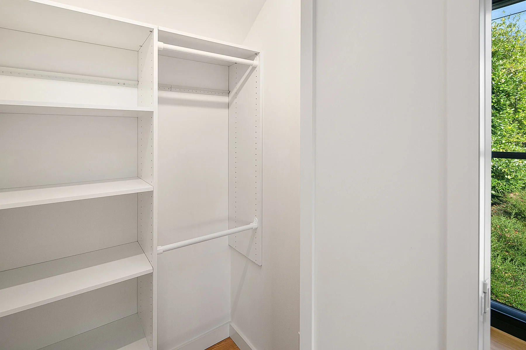 dadu closet 2.jpg