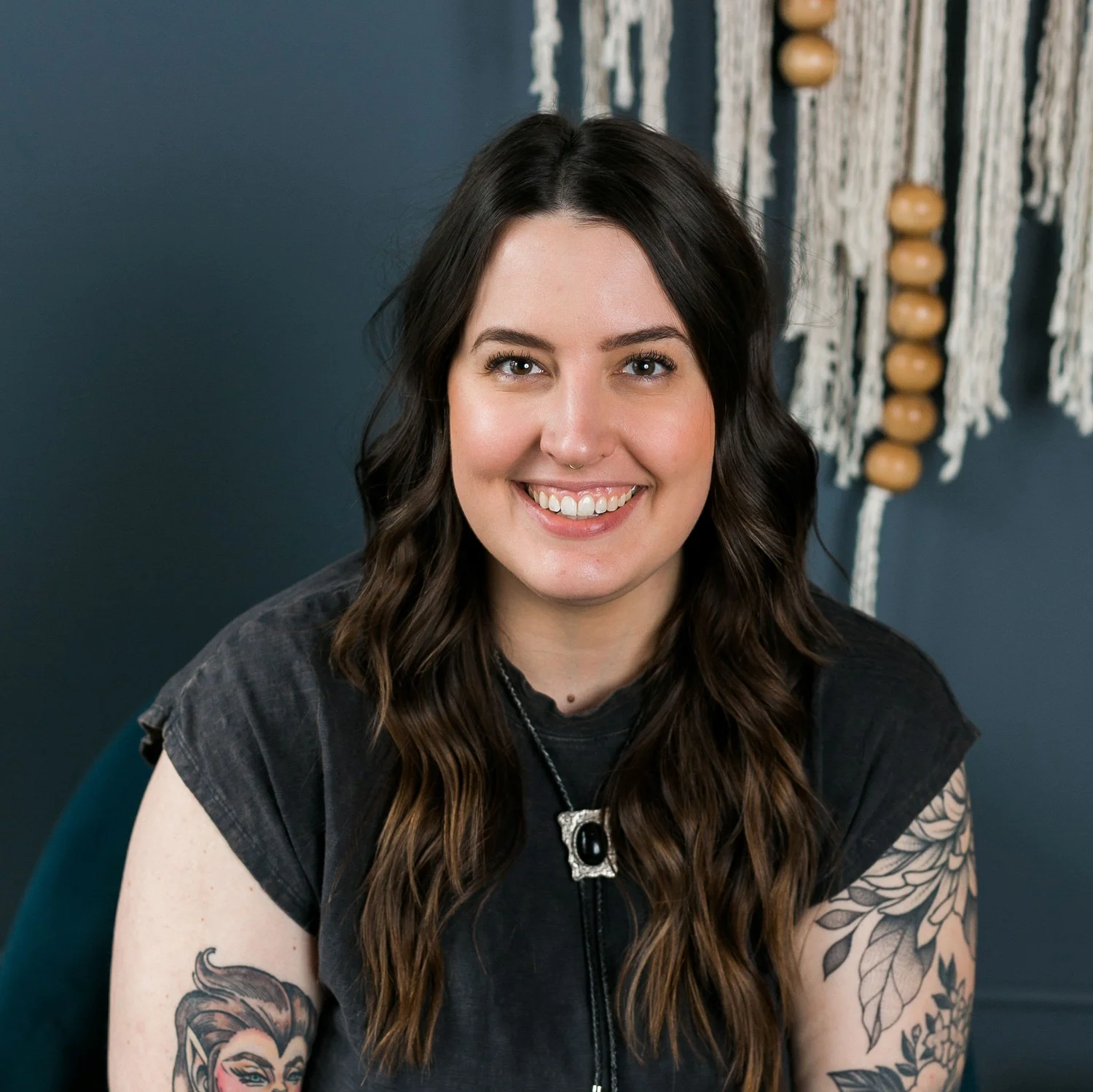 Скам германия мия. Alex aiono lordly. 1]. Bright past лукас фрай. Alex she.