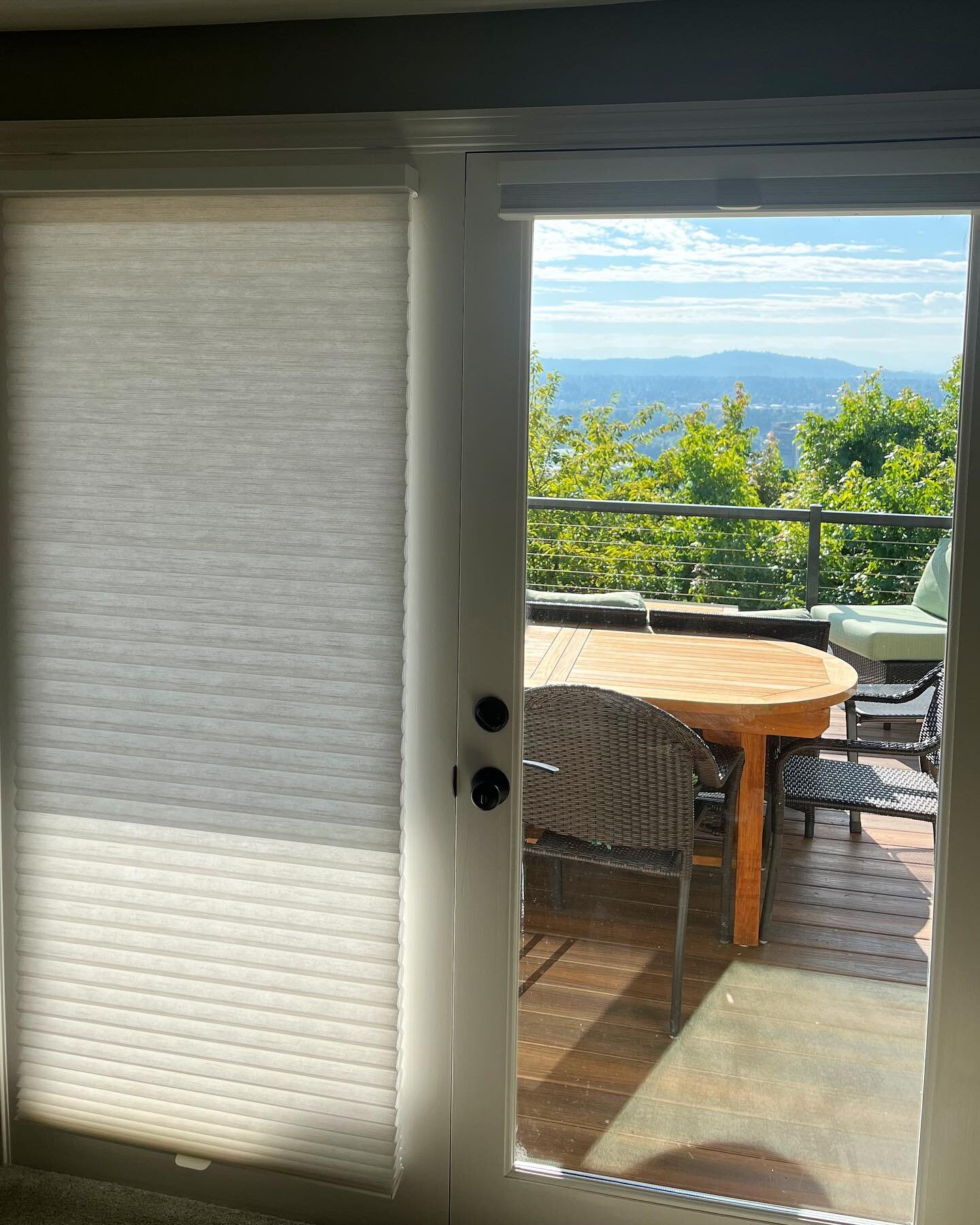 When doors need shades too 😍
@hunterdouglas #duettearchitella is our most popular solution 😍 👏#windowcoverings #honeycombs #shades #portlandviews #hunterdouglas #duette #duetteshades