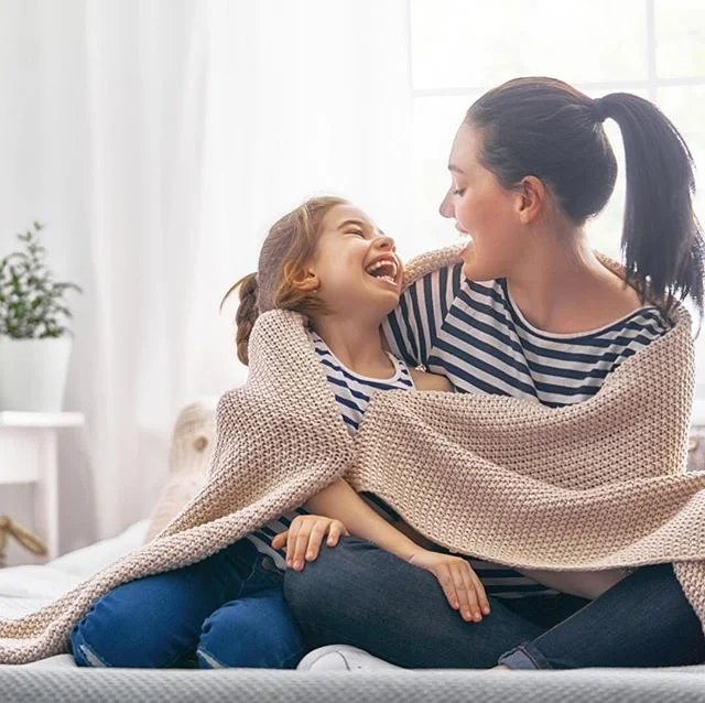 We think Sundays are for snuggles… not laundry! 🖤  How are you spending your Sunday?  #snugglesunday