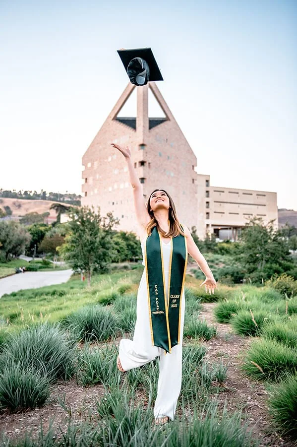 Posing for Your Grad Photos | Jay Gelvezon Photography