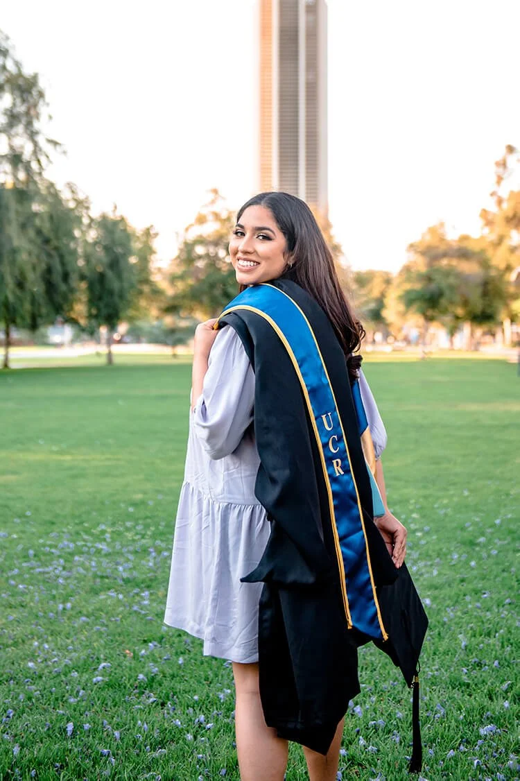 Posing for Your Grad Photos | Jay Gelvezon Photography
