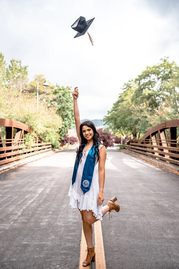 Posing for Your Grad Photos | Jay Gelvezon Photography